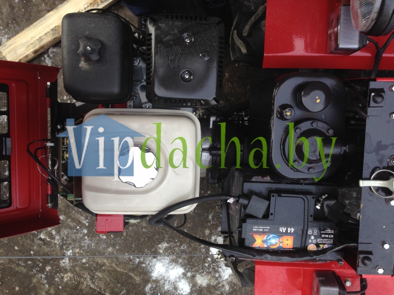 Моторный отсек минитрактора Беларус 132